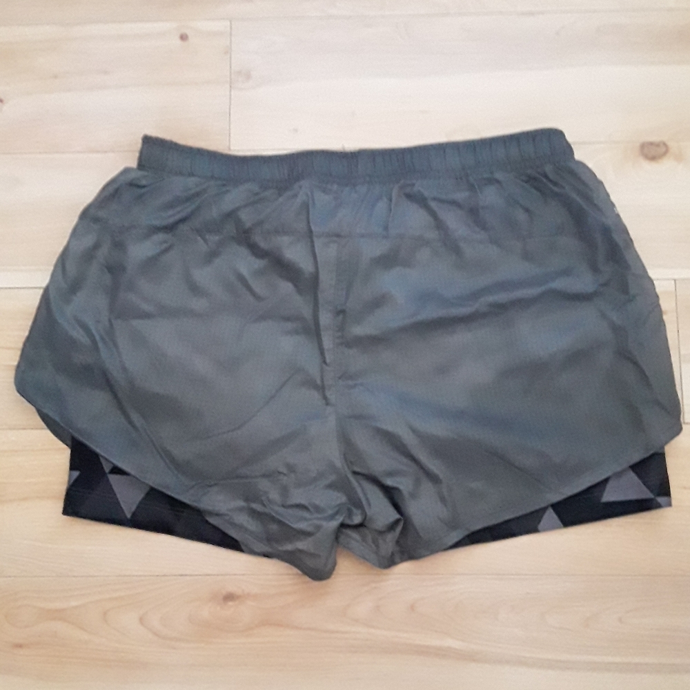 NIKE RUNNING DRI-FIT GRAY SHORT - Picture 4 of 11